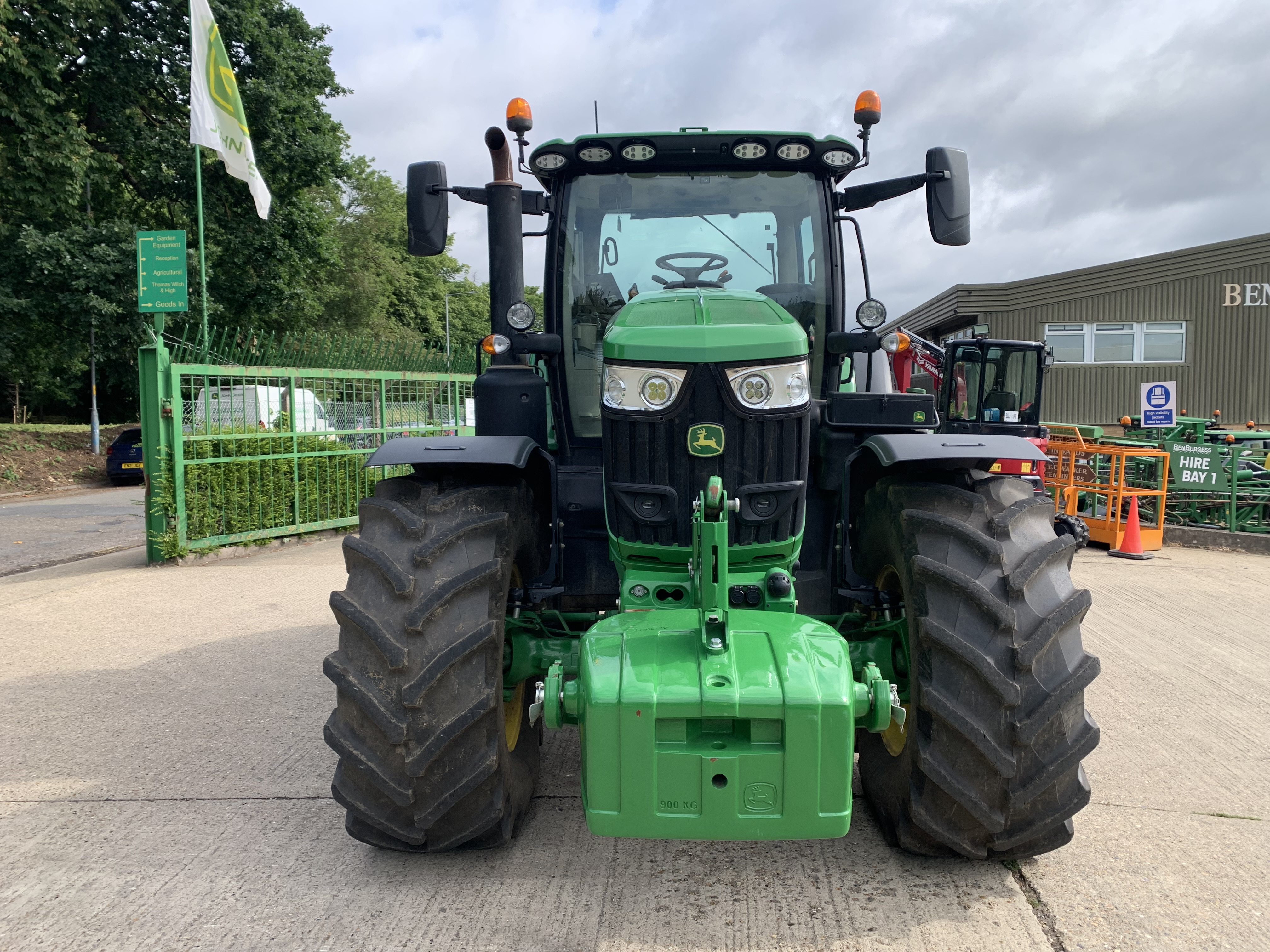 John Deere 6r215