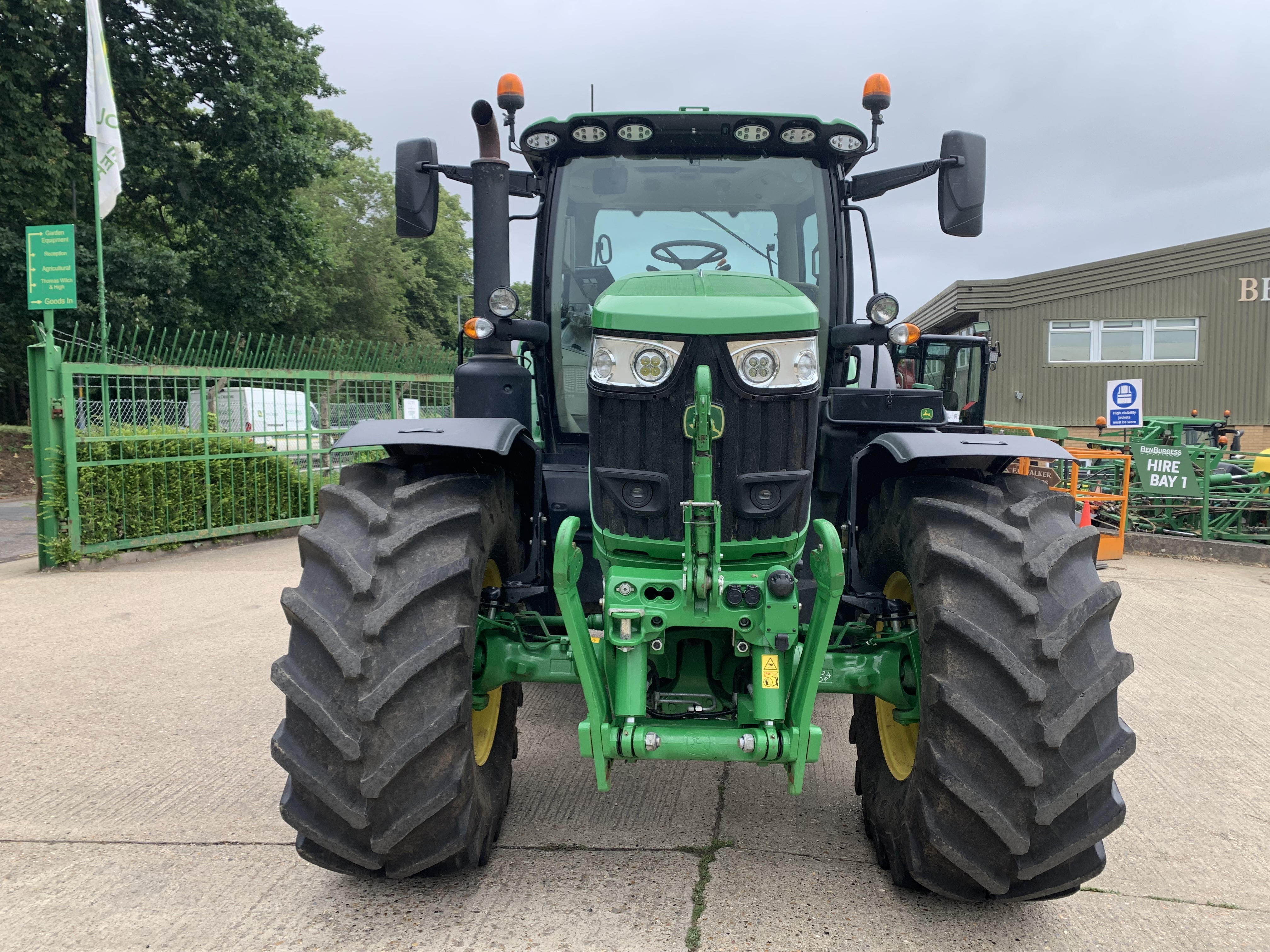 John Deere 6r215