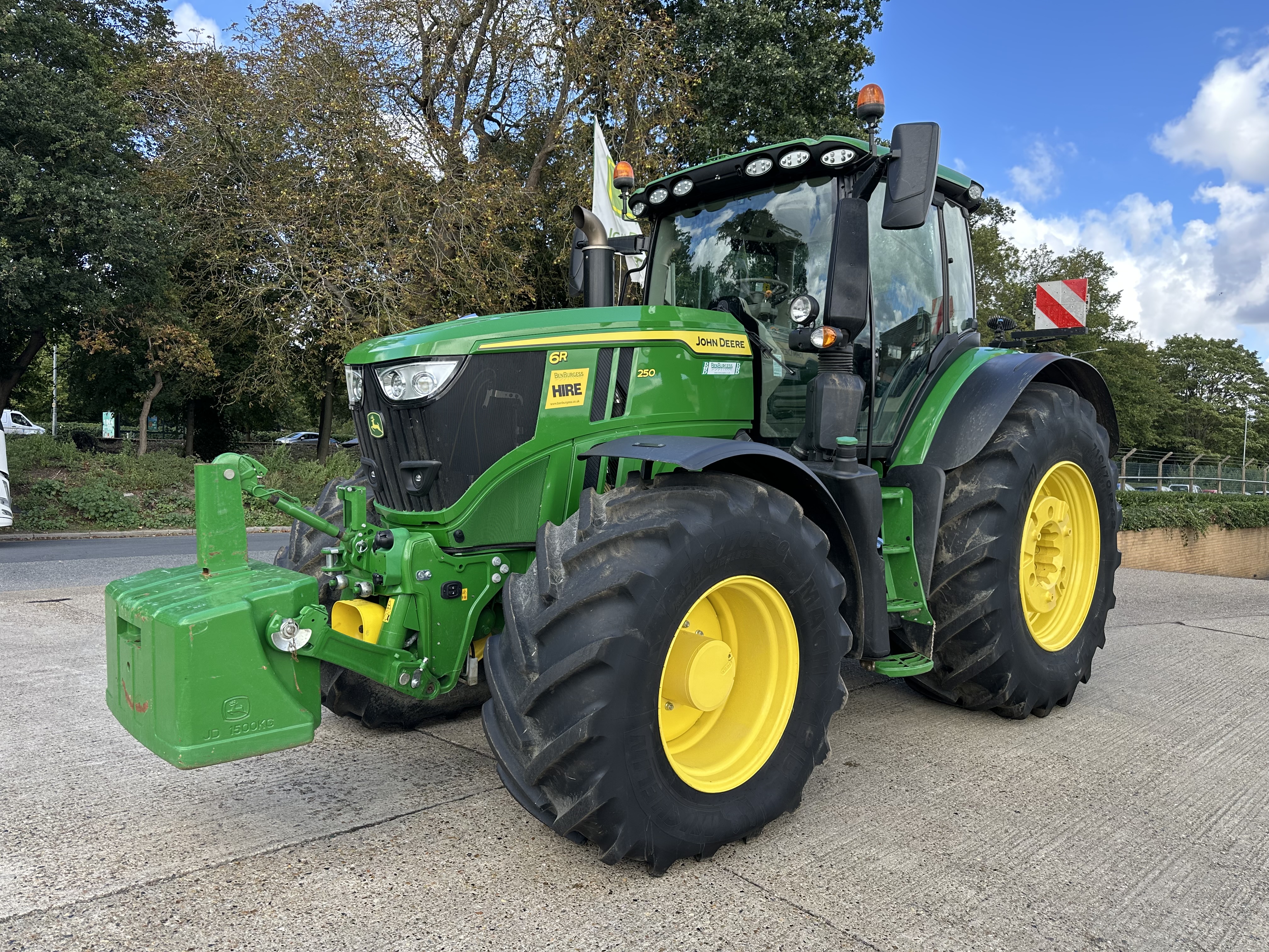John Deere 6r250