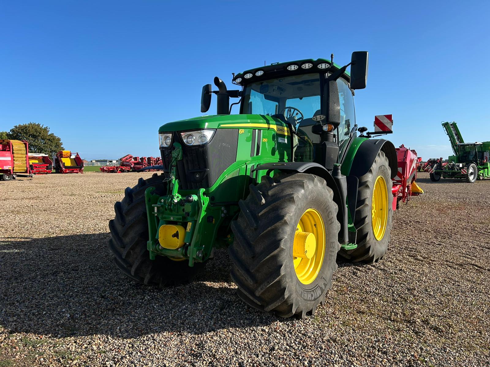 John Deere 6r250
