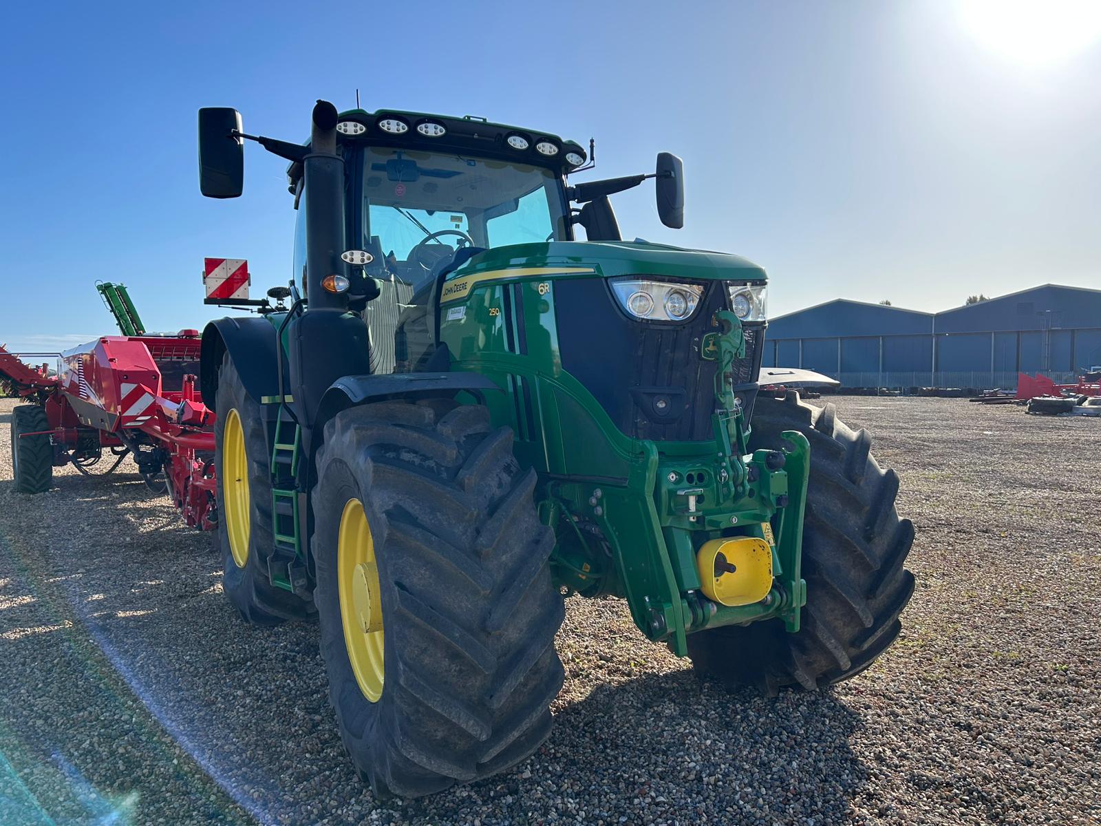 John Deere 6r250