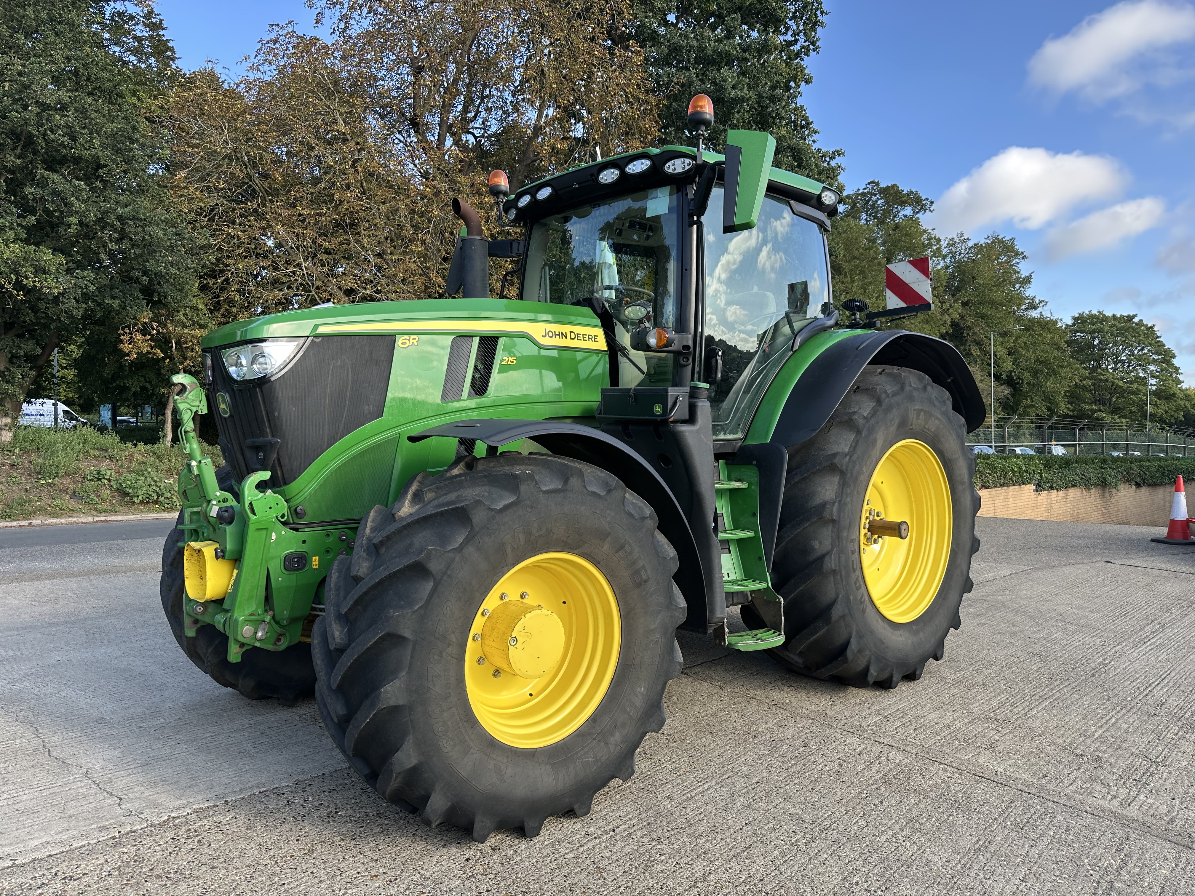 John Deere 6r215