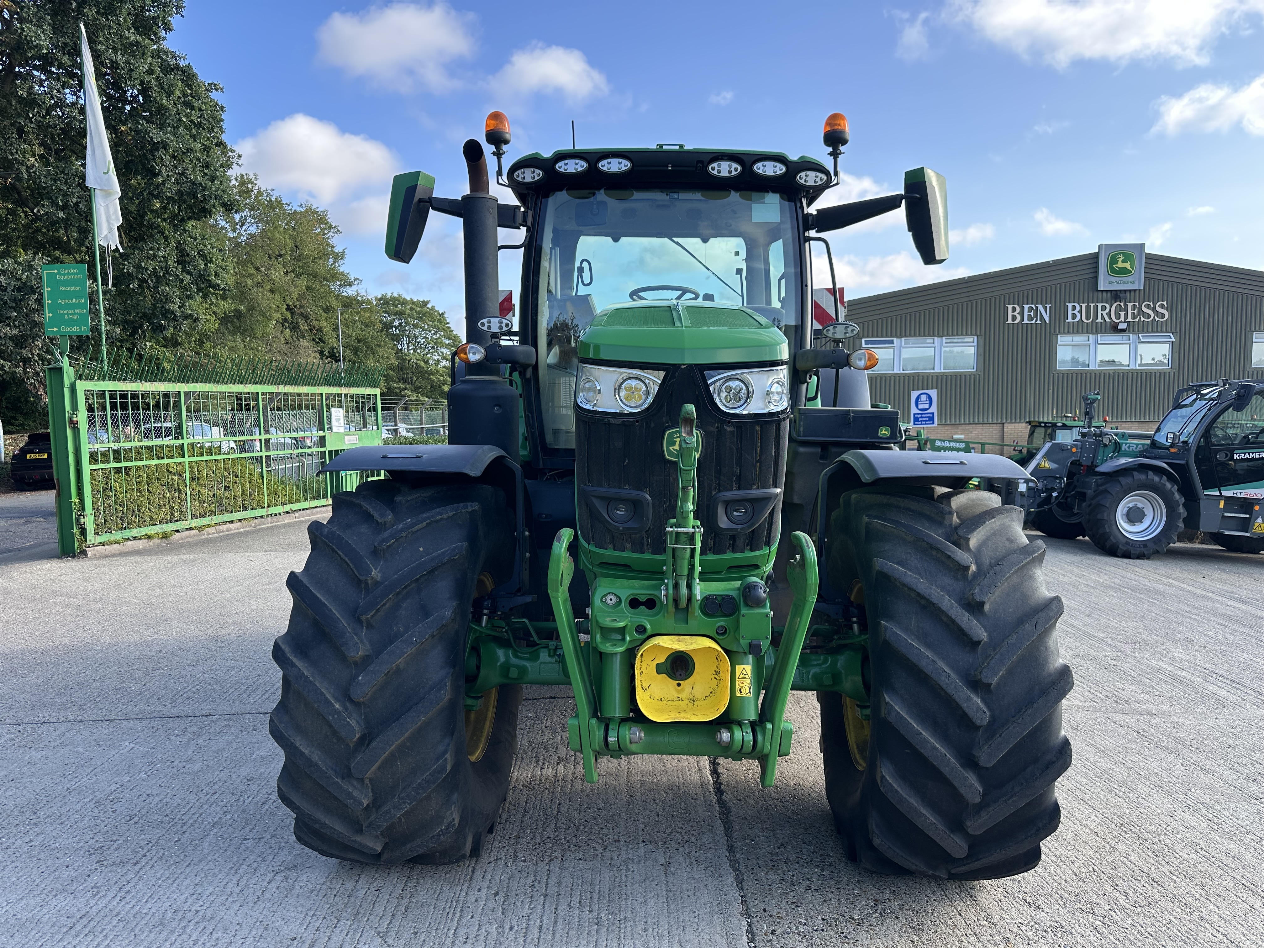 John Deere 6r215