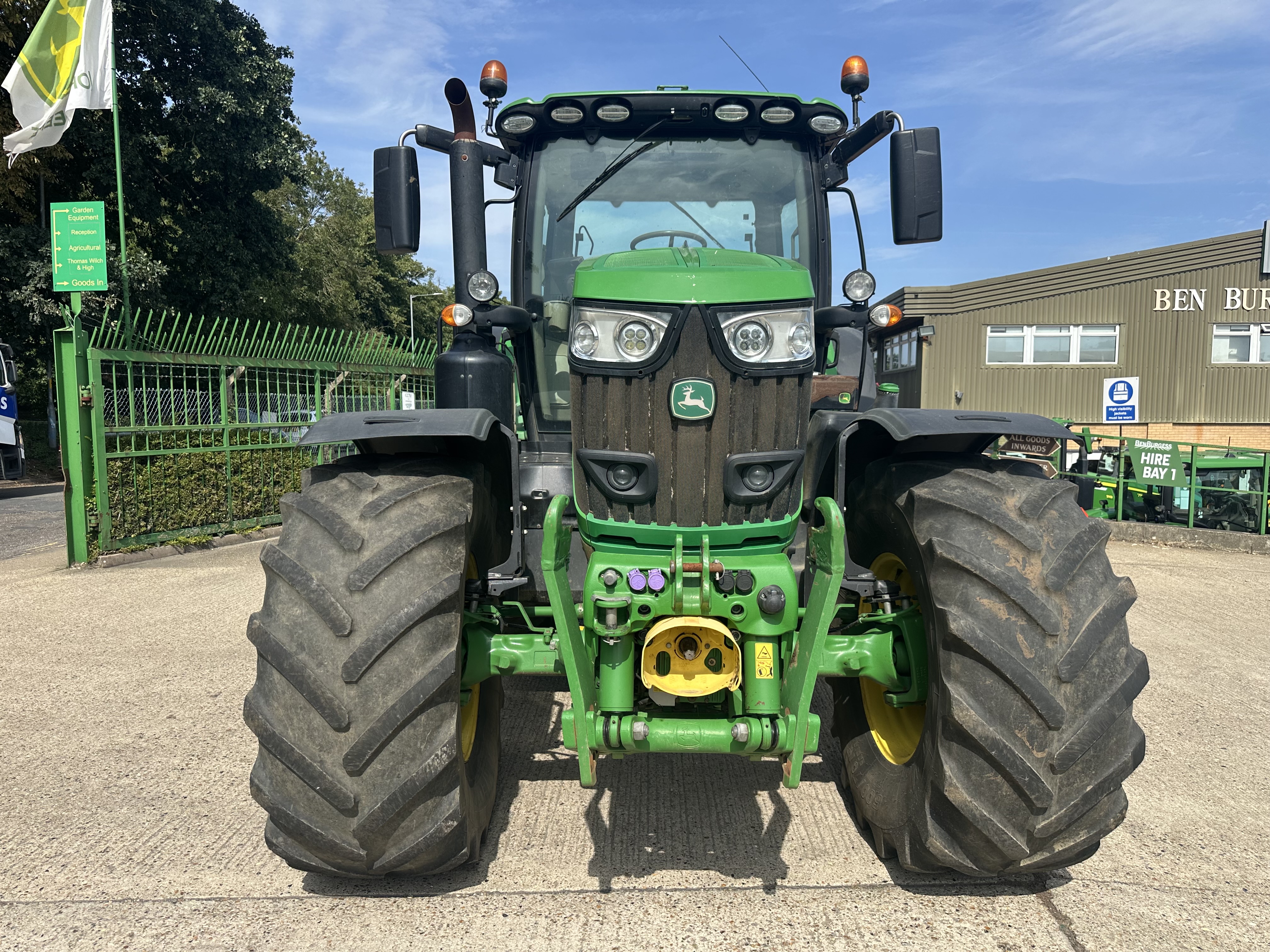 John Deere 6215r