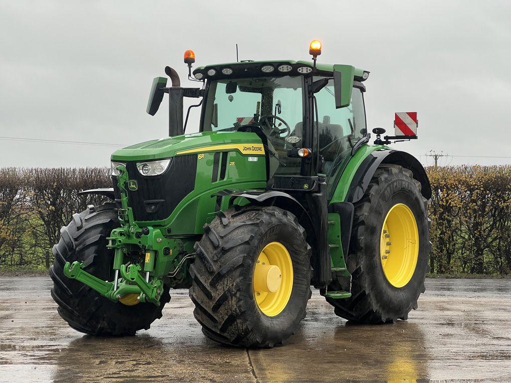 John Deere 6r215