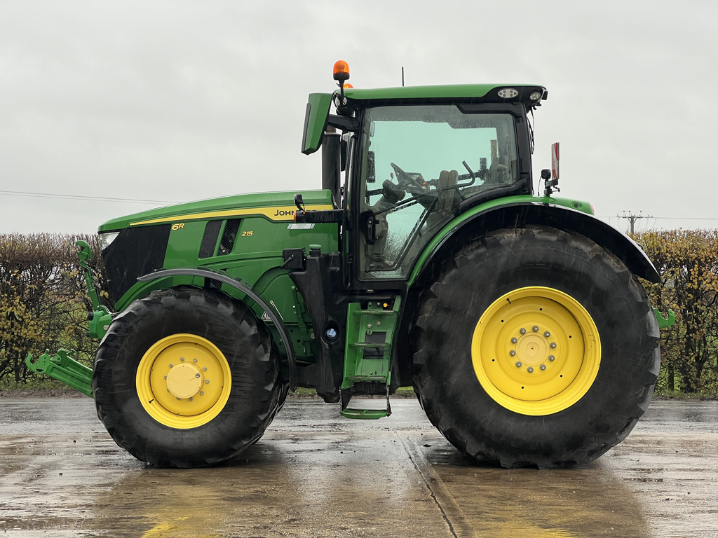 John Deere 6r215