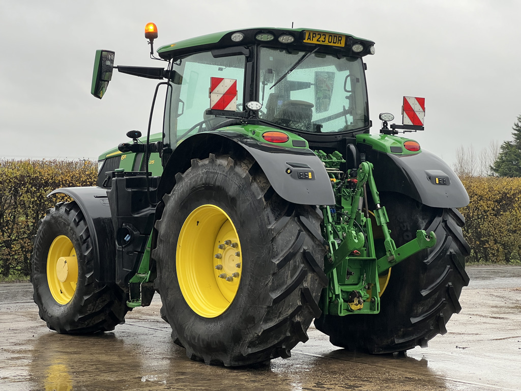 John Deere 6r215