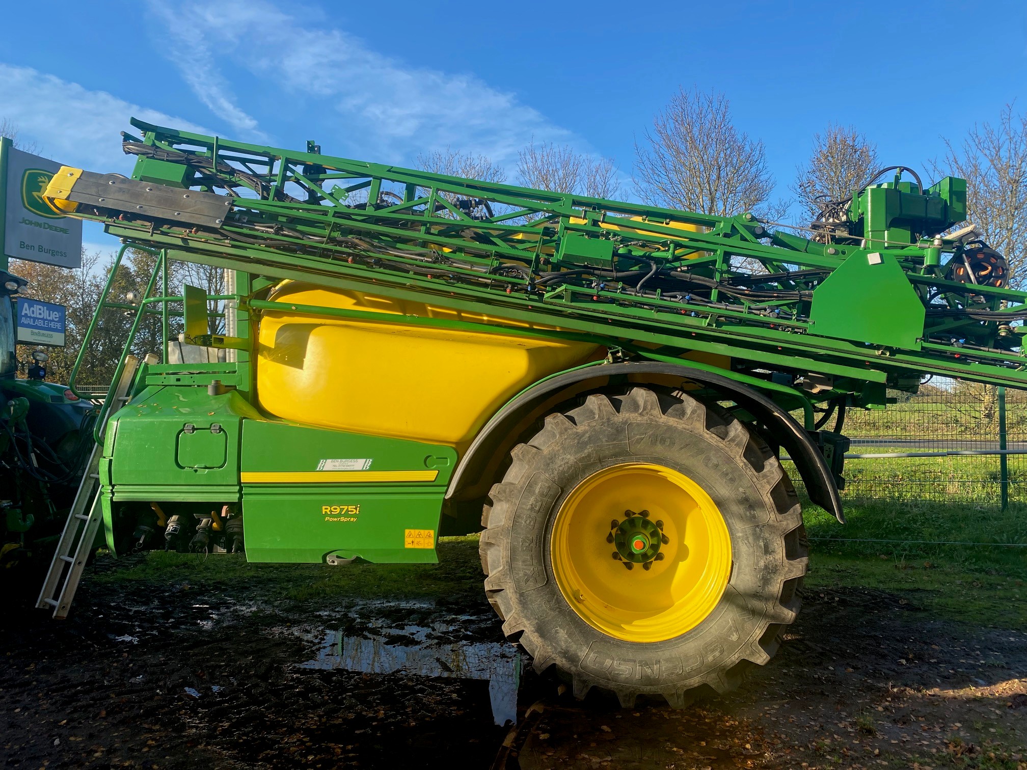 John Deere R975i