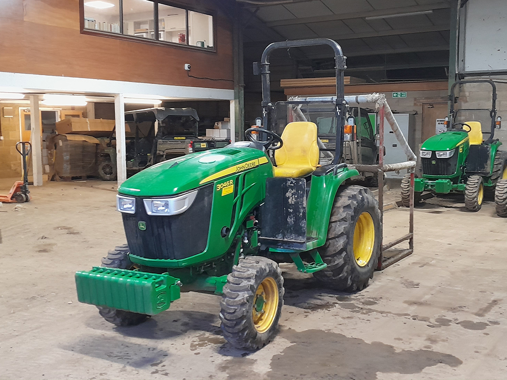 John Deere 3046r Rops It