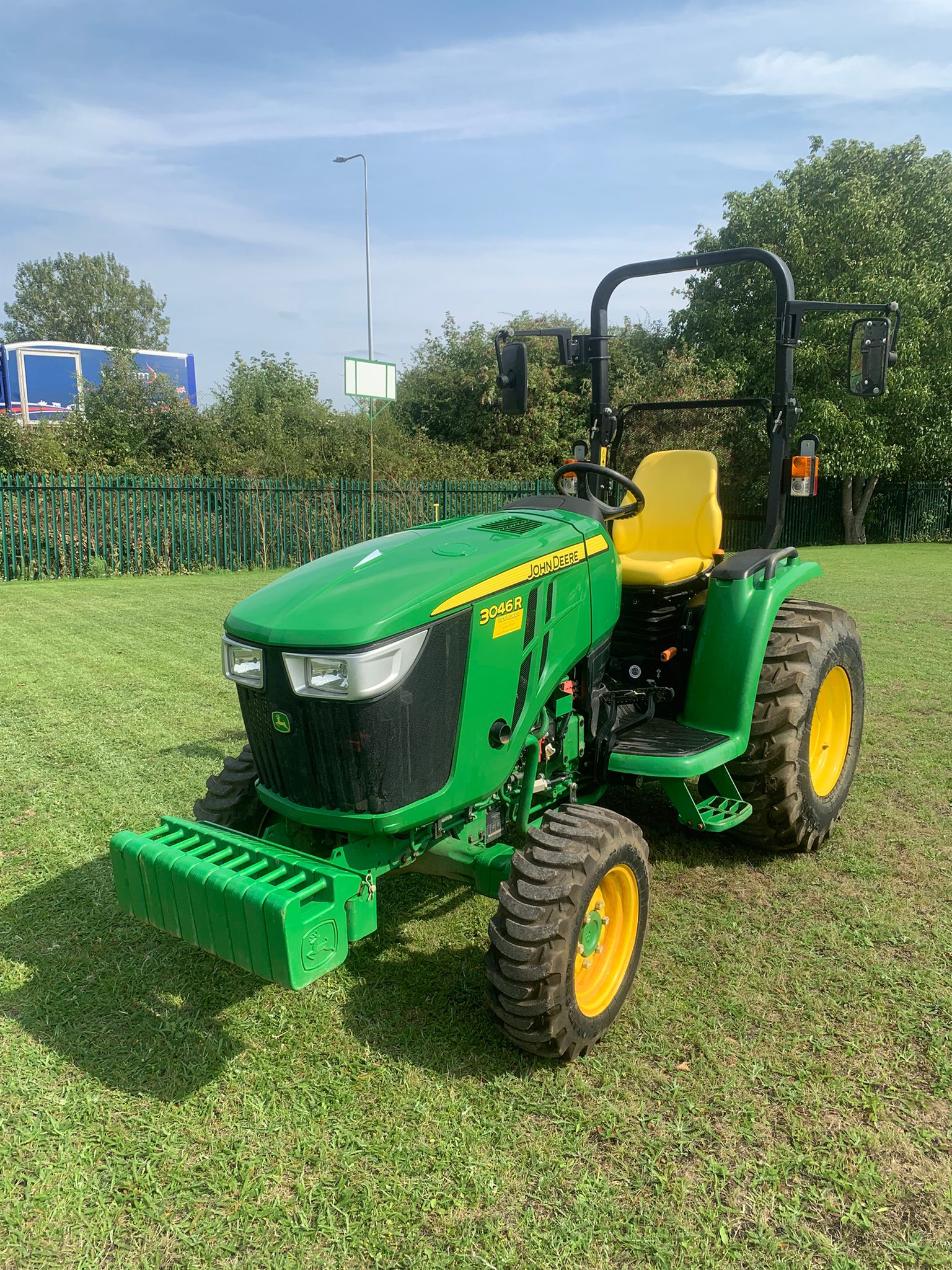 John Deere 3046r Rops It