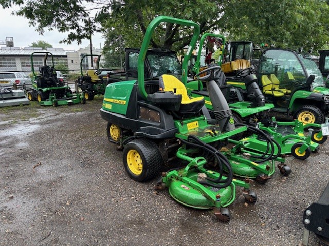 John Deere 7400