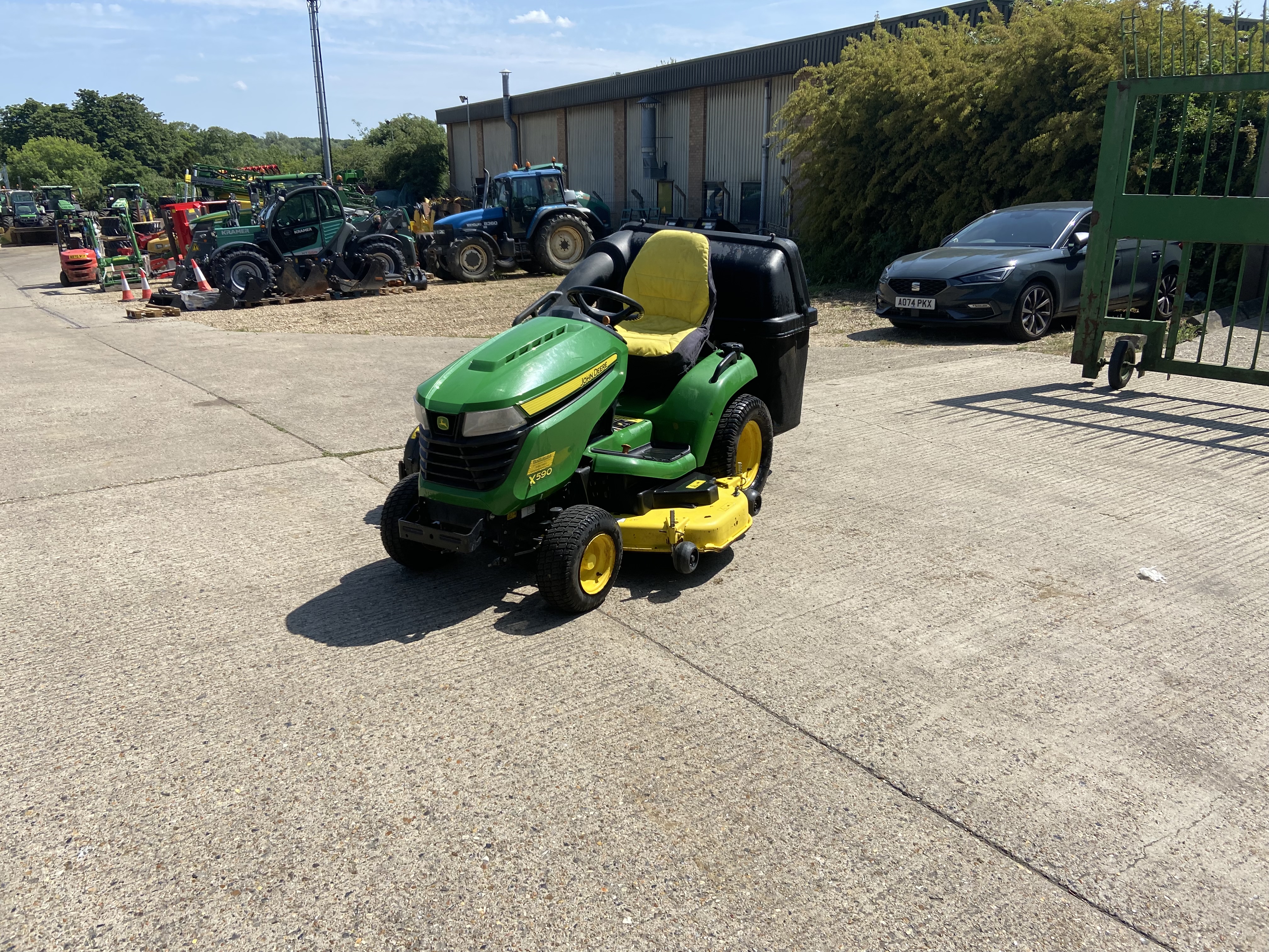 John Deere X590