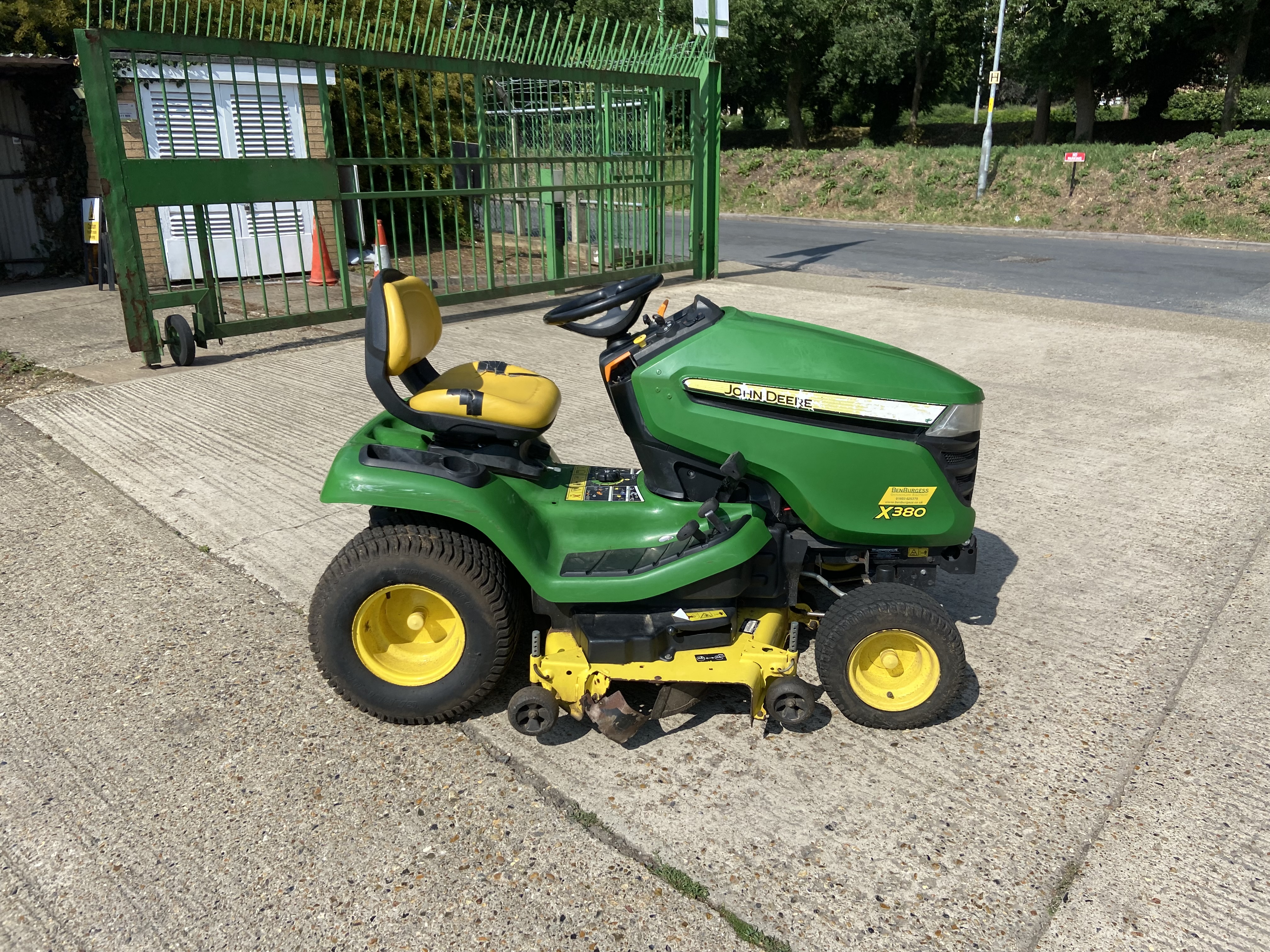 John Deere X380 48″
