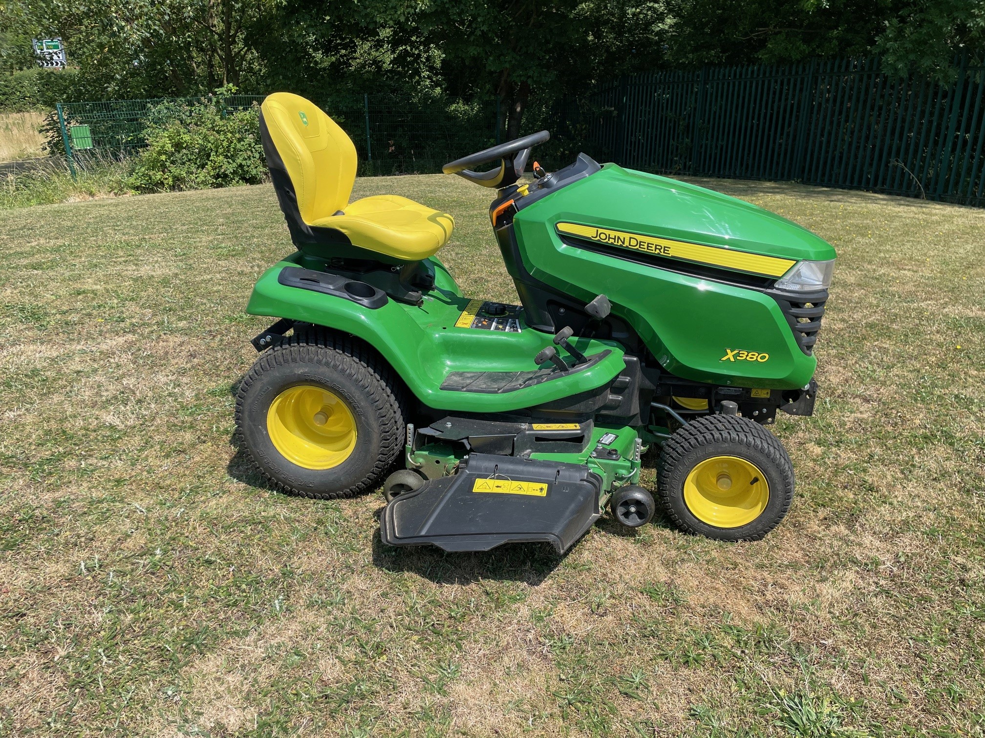 John Deere X380 48a