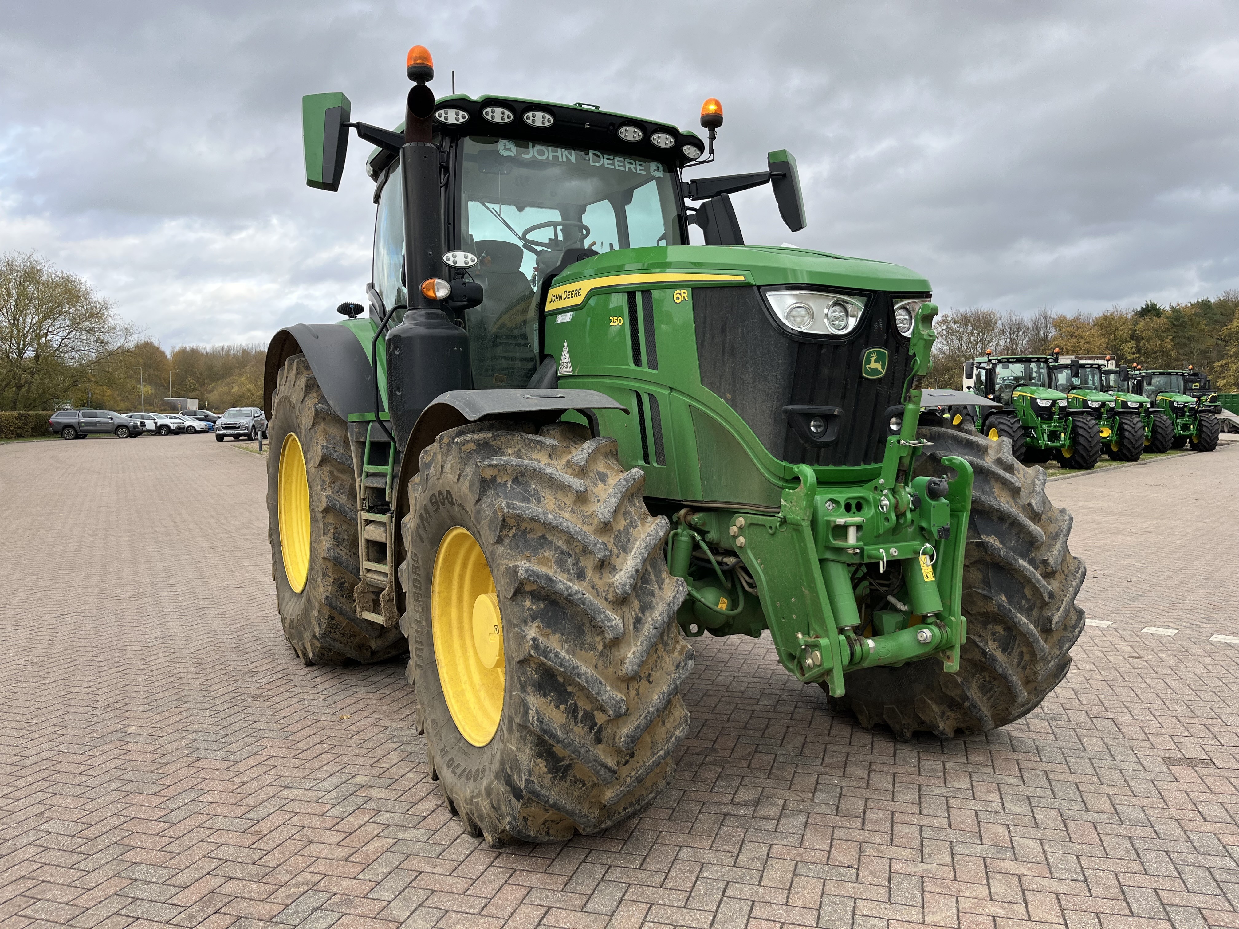 John Deere 6r250