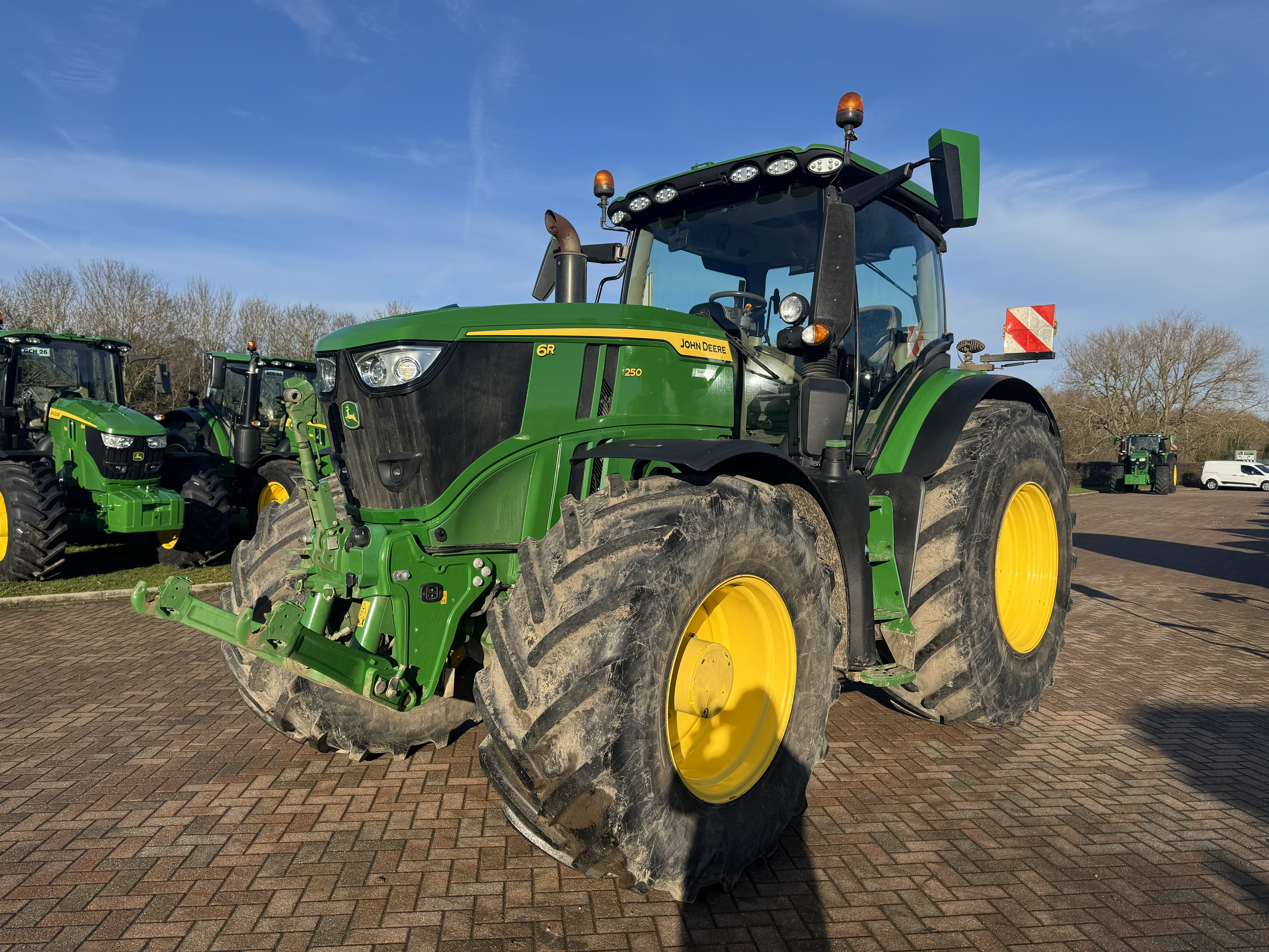 John Deere 6r250