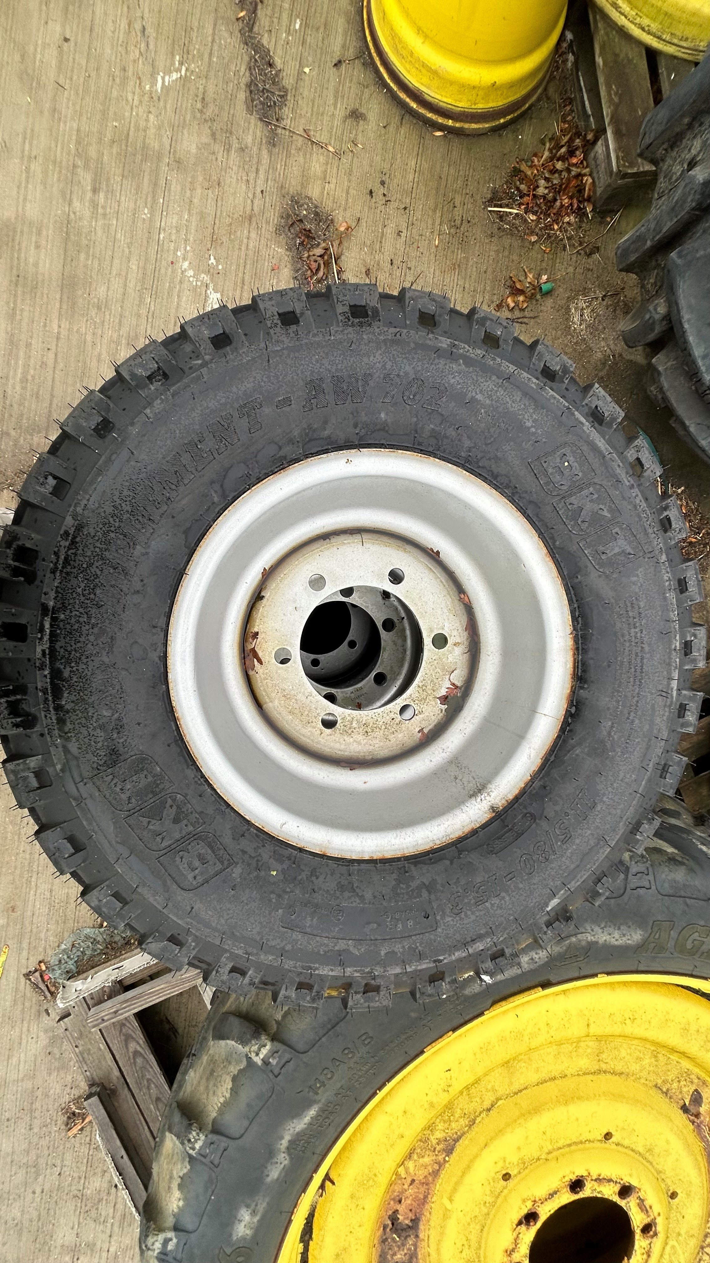 Miscellaneous 300/85r15.3