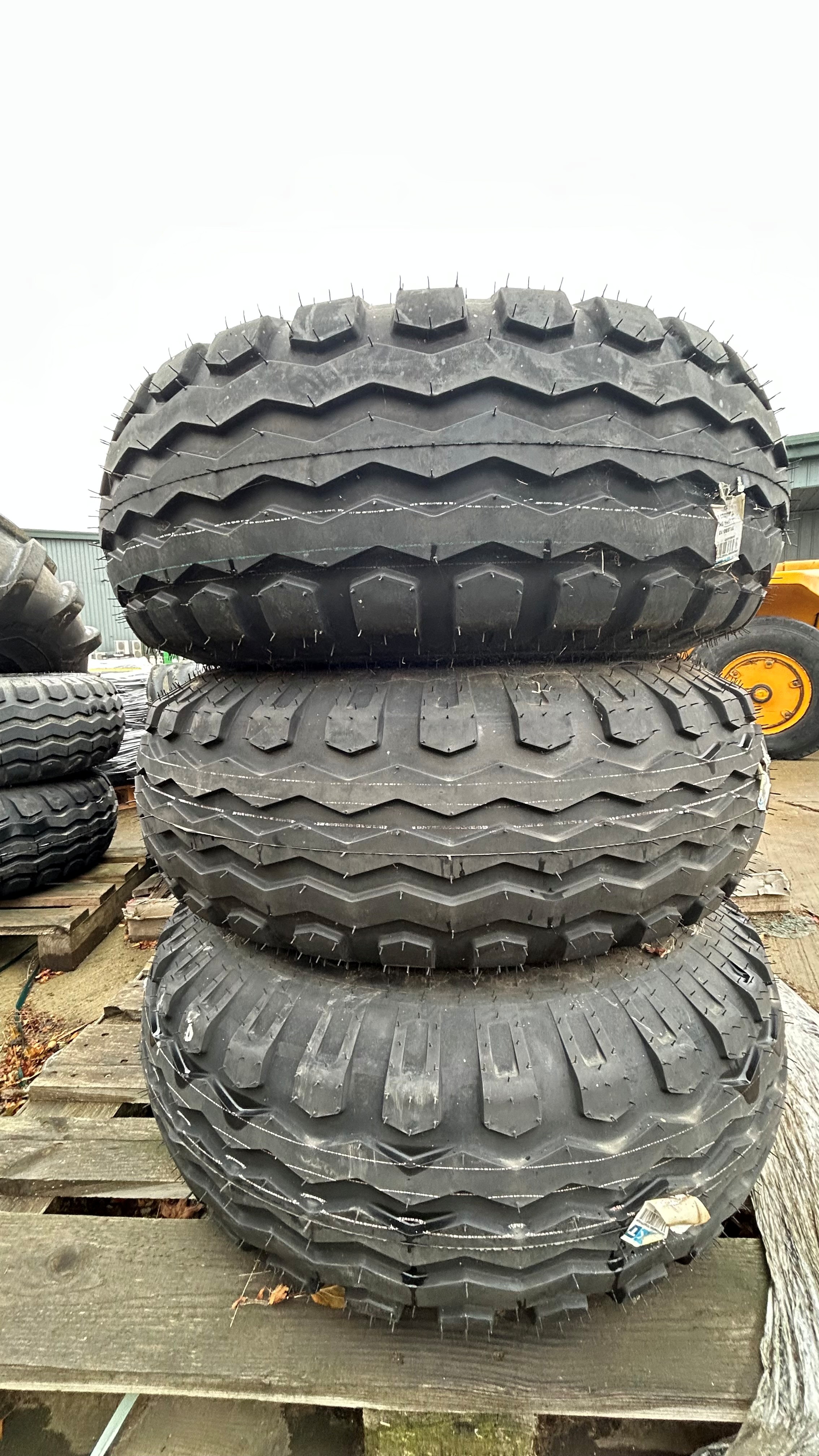 Miscellaneous 300/85r15.3