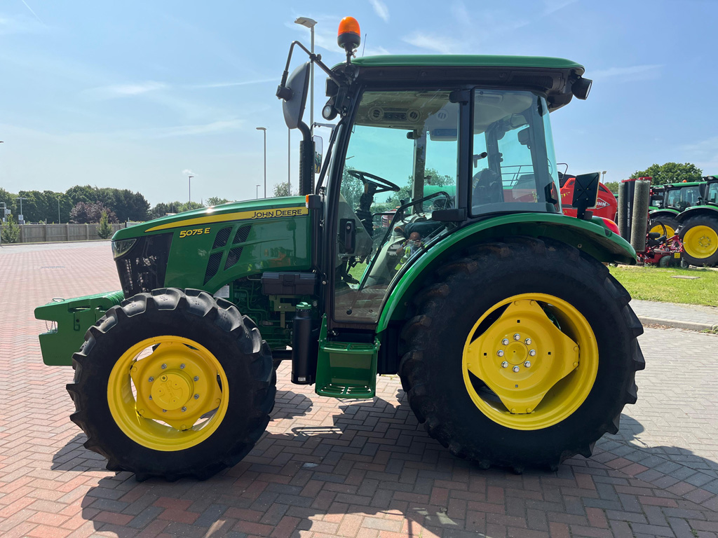 John Deere 5075e