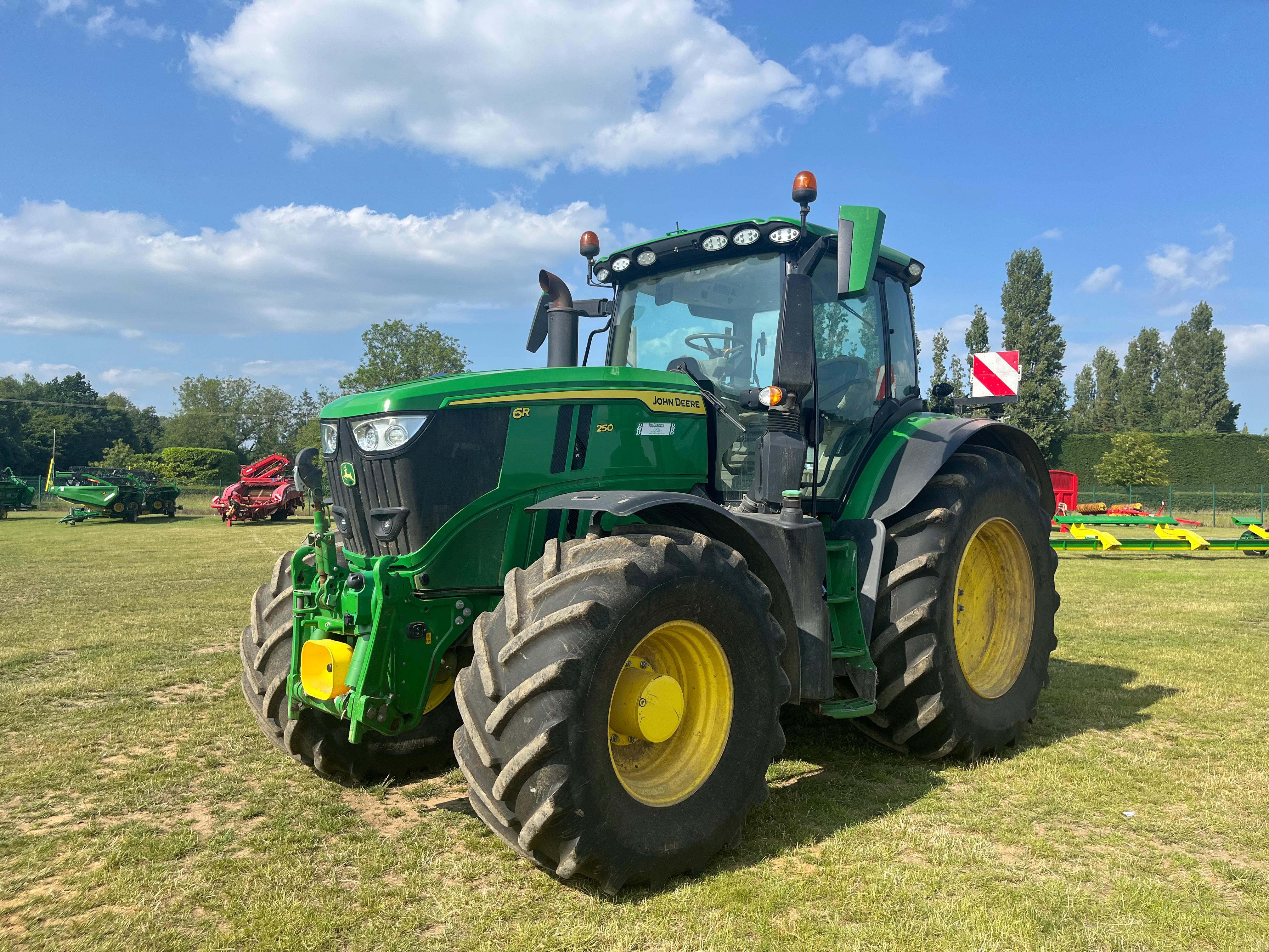 John Deere 6r250