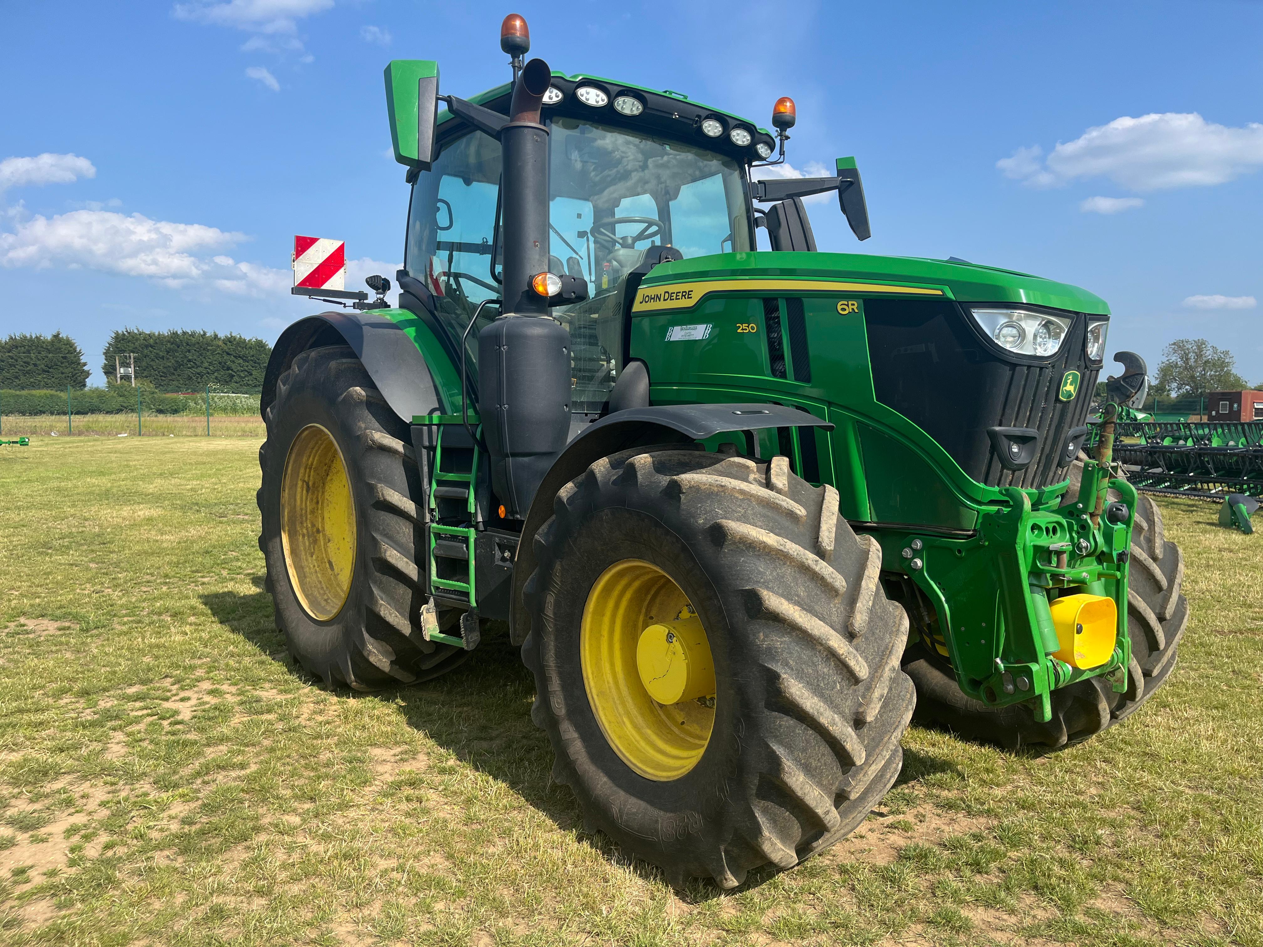 John Deere 6r250