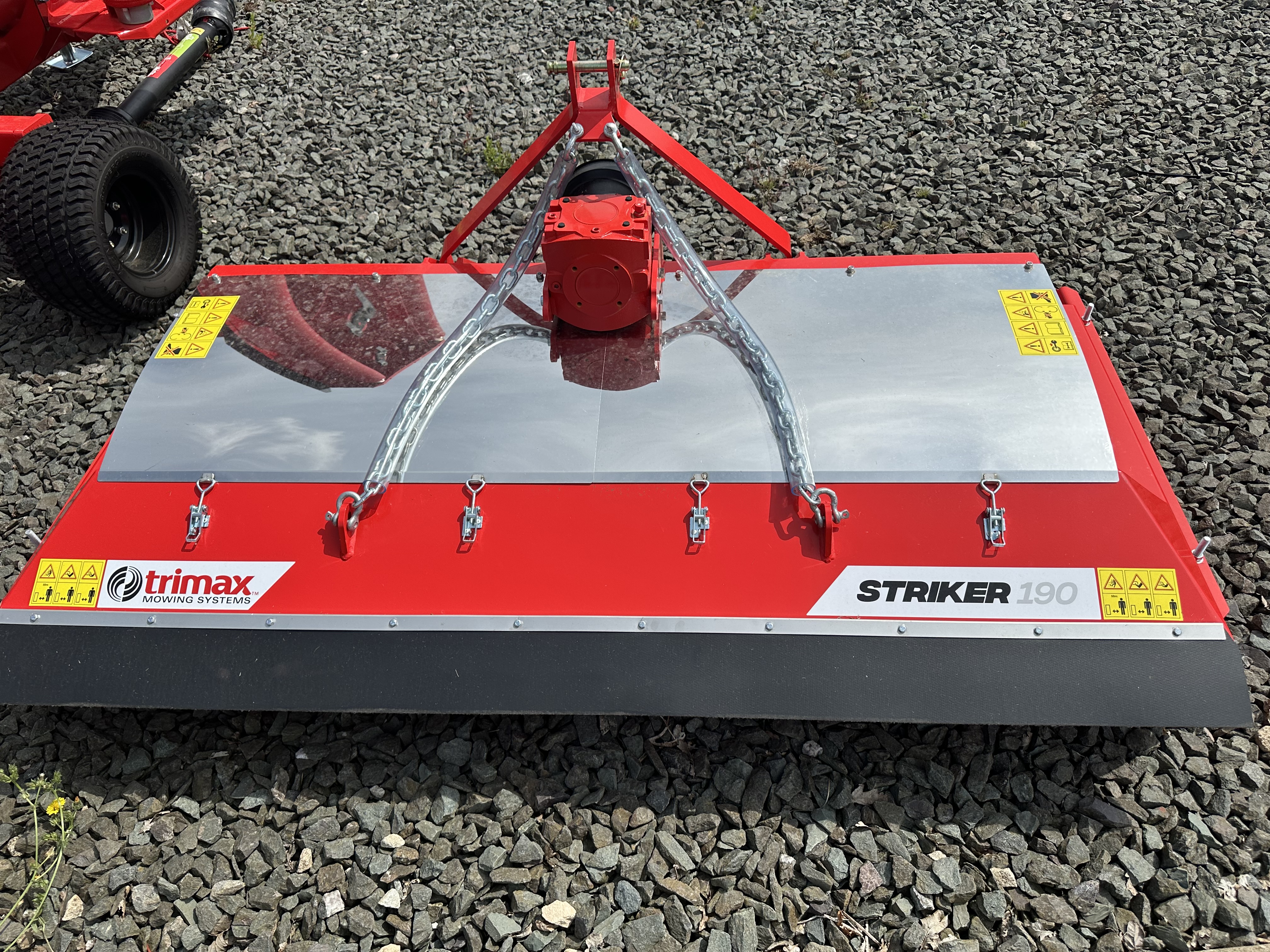 Trimax Striker  190