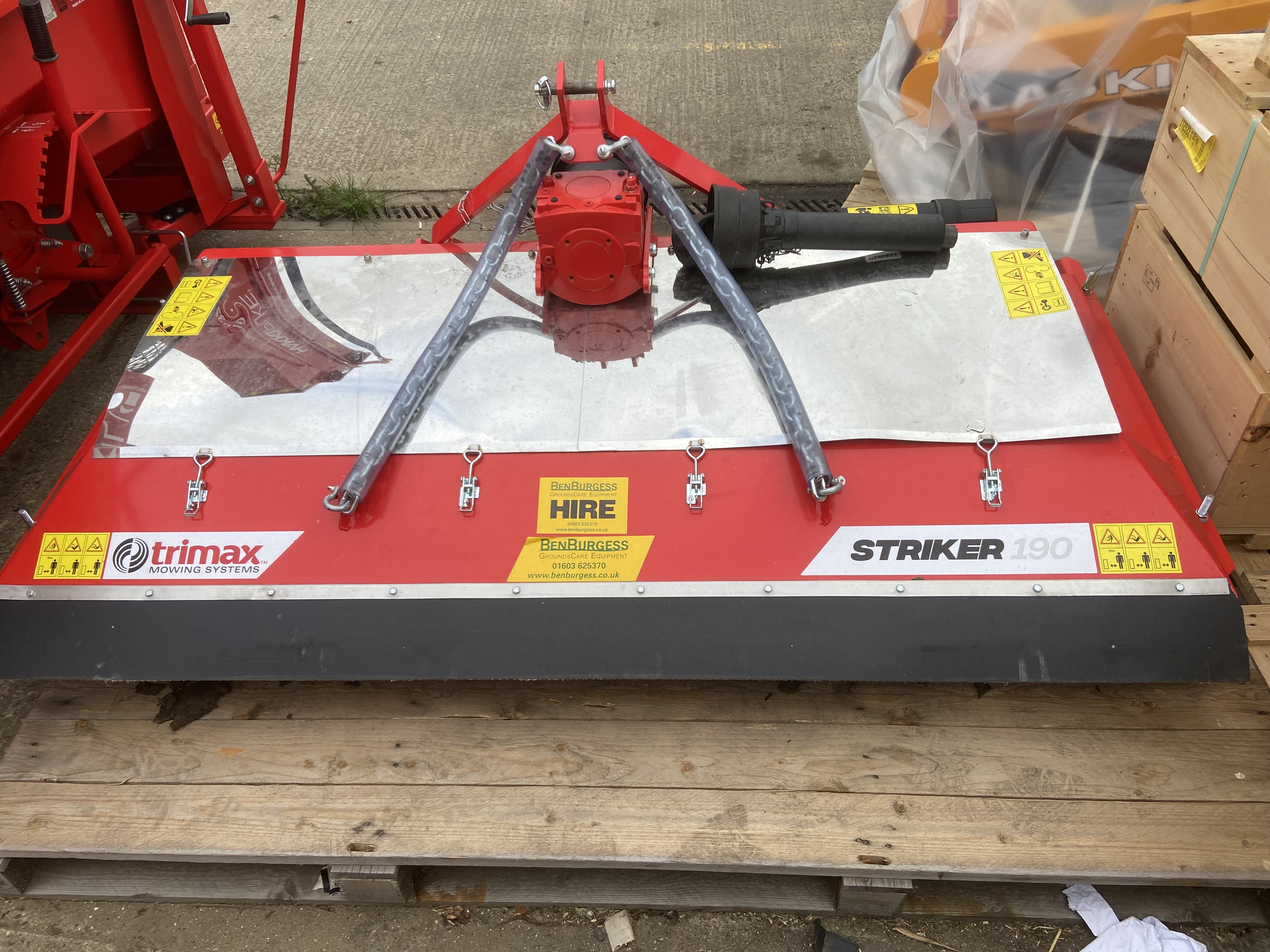 Trimax Striker  190